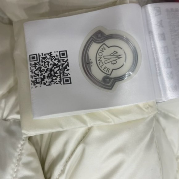 MONCLER Ain Logo-Pattern Topper size 2 - Picture 9 of 12